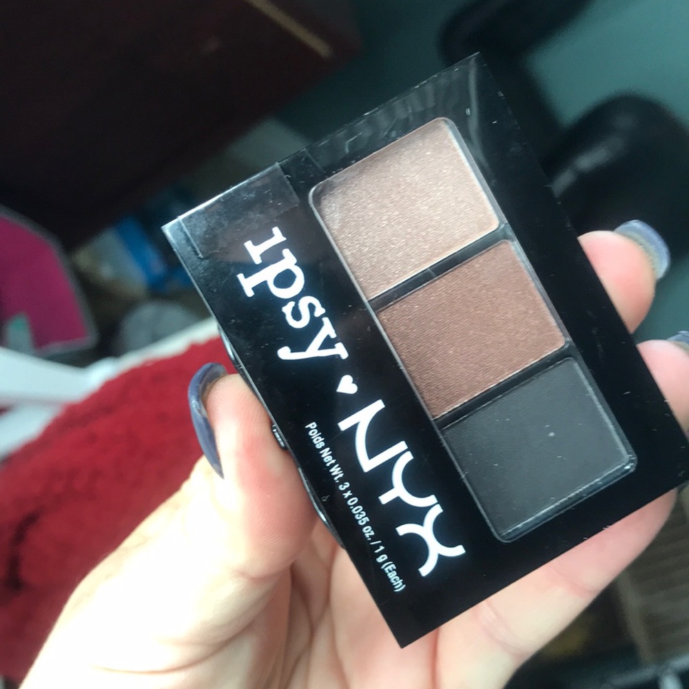 Ipsy ❤️ NYX 3 color shadow palette